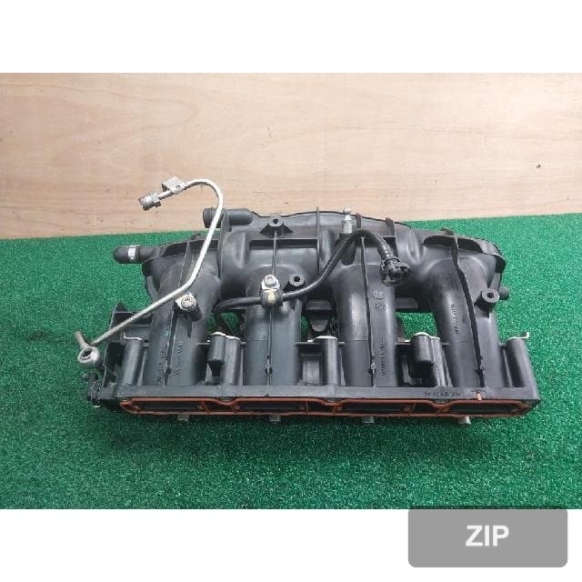 Volkswagen Passat CC 2.0L 2008 — впускной коллектор 06F 133 201 N