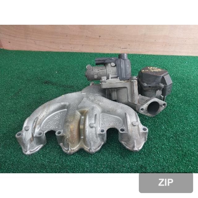 Volkswagen Jetta 2.0 2006 — впускной коллектор 03G 129 713 K