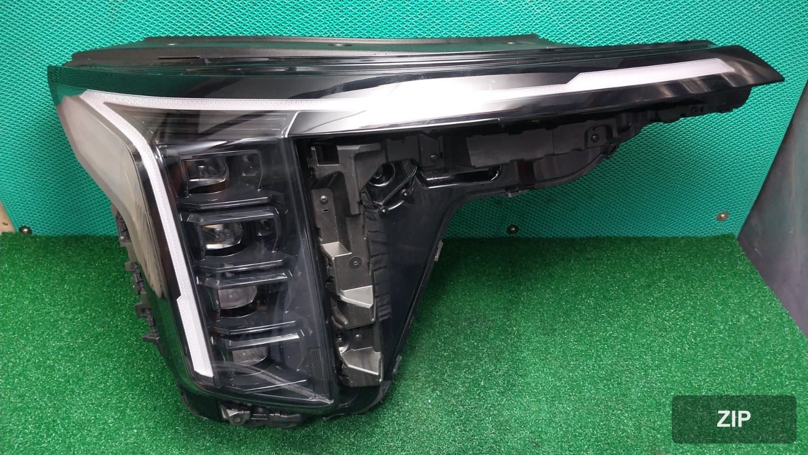 Kia The New Carnival 4 2024 — фара правая 92102R0800