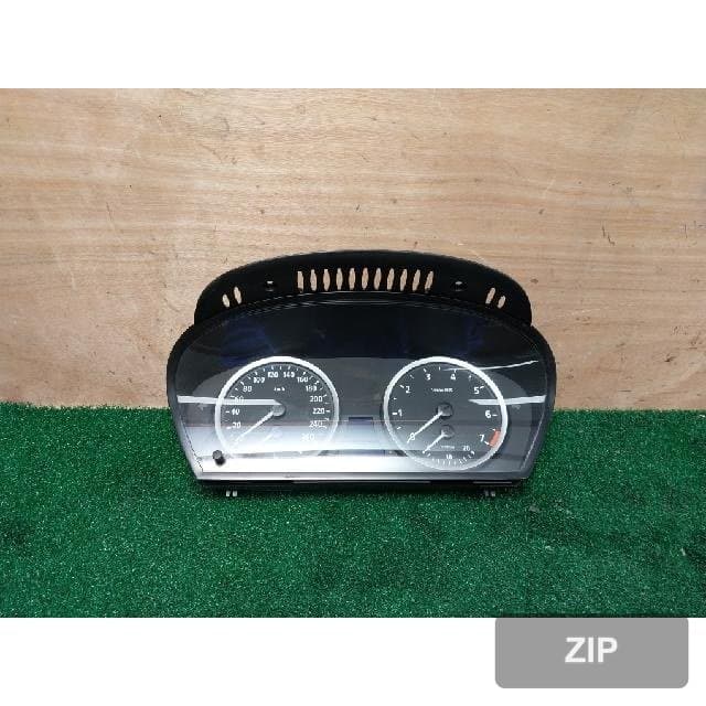 BMW 523i sedan 2007 — панель приборов 9135255