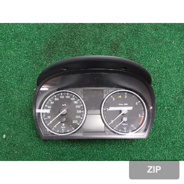 BMW 320d xDrive sedan 2010 — панель приборов 9187344-01