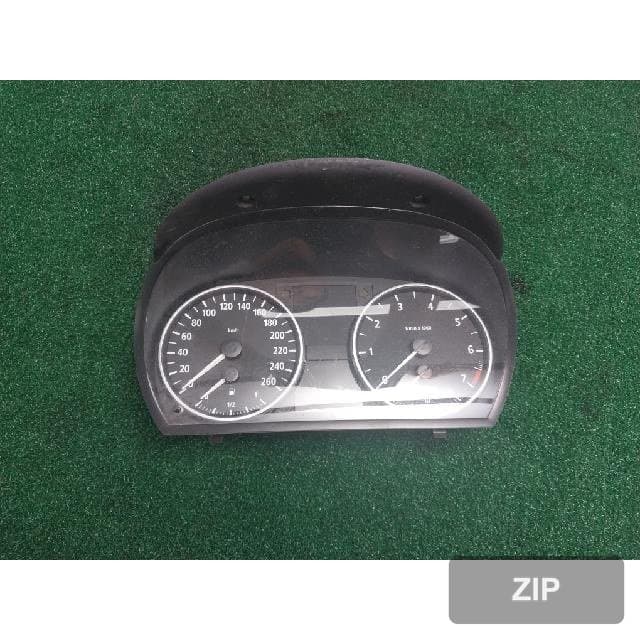 BMW 320i Convertible 2005 — панель приборов