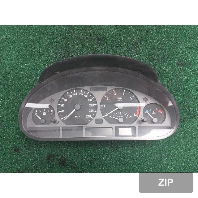 BMW 320i 2000 — приборная панель (8 386 094)