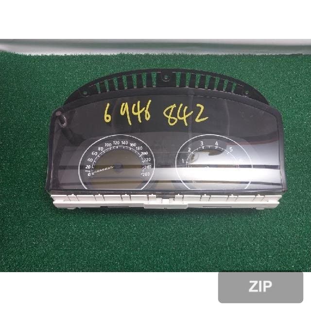 BMW 735i 2004 — приборная панель 6 946 842