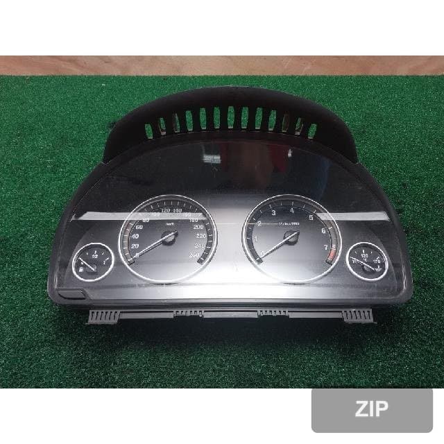 BMW 528i 2010 — панель приборов 9227601-01