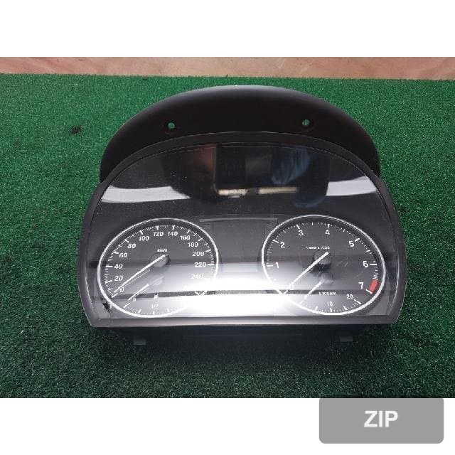 BMW 320i Coupe 2010 — приборная панель 9187336-06