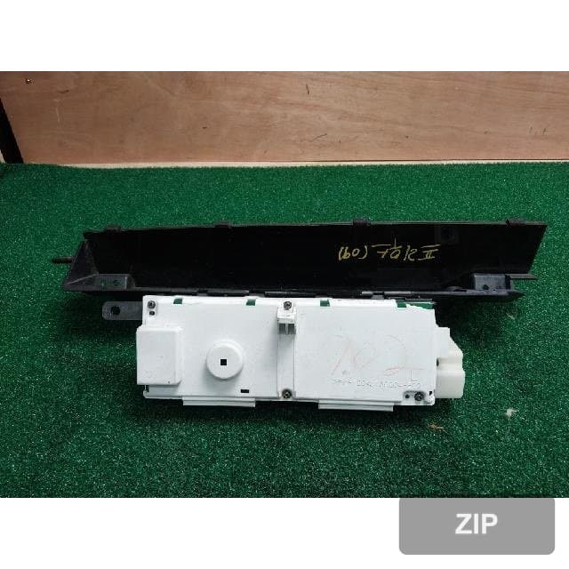 Toyota Prius 2009 — приборная панель 83800-47820-A