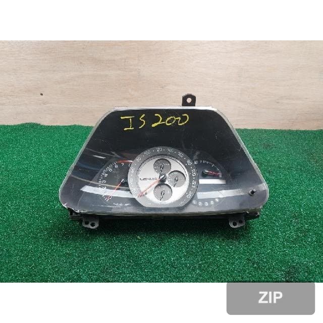 Lexus IS 200 2005 — панель приборов 83800-53370