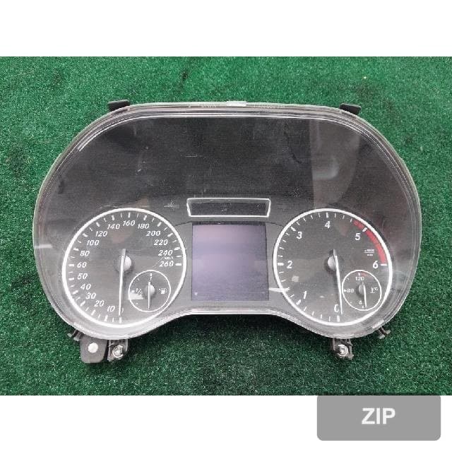 Mercedes-Benz A200 2014 — панель приборов A1769008501