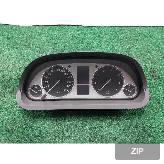 Mercedes-Benz B200 2010 — панель приборов A169 440 04 11