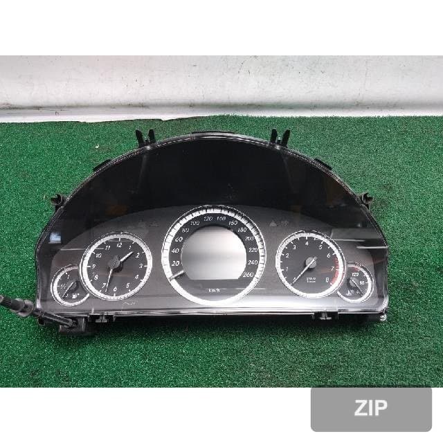 Mercedes-Benz E300 4MATIC Avantgarde 2010 — панель приборов A212 900 7303