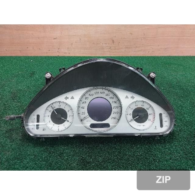 Mercedes-Benz E320 2004 — приборная панель A 211 540 47 11