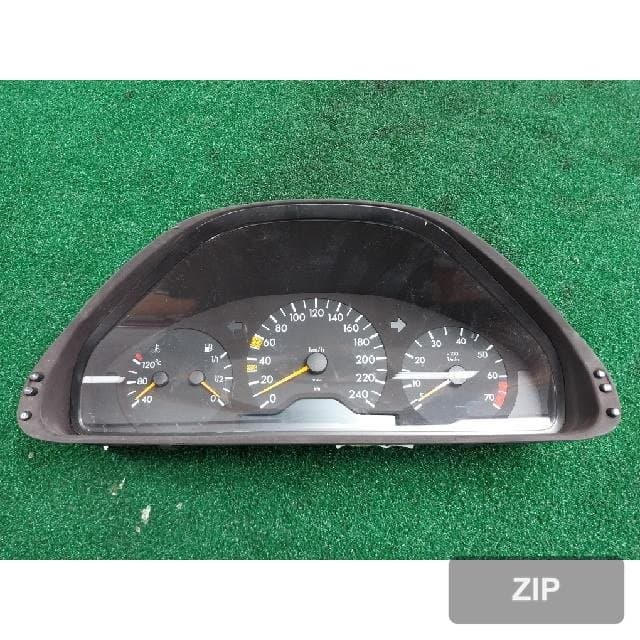 Mercedes-Benz E280 1997 — приборная панель A 210 540 53 47