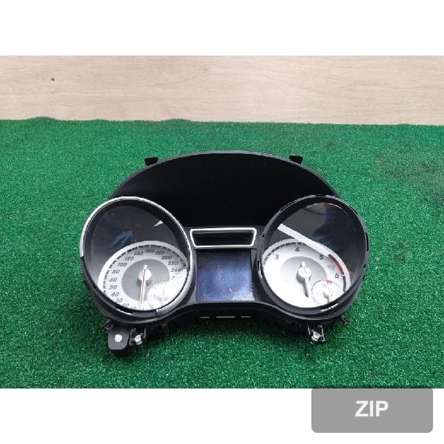 Mercedes-Benz 200 4-door Coupe 2015 — щиток приборов A 117 900 46 01