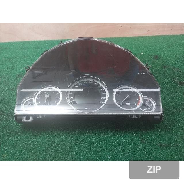 Mercedes-Benz E300 Avantgarde 2010 — панель приборов A212 900 64 04