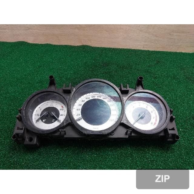 Mercedes-Benz 200 2012 — панель приборов A2C53435305