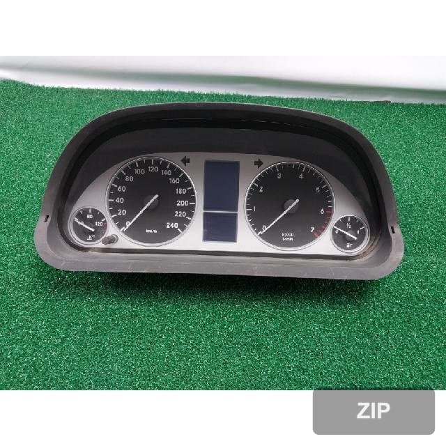 Mercedes-Benz B200 2008 — приборная панель A169 540 0448