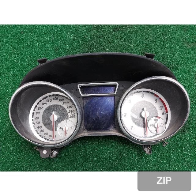 Mercedes-Benz 200 CDI 4MATIC 2014 — панель приборов A 117 900 81 00