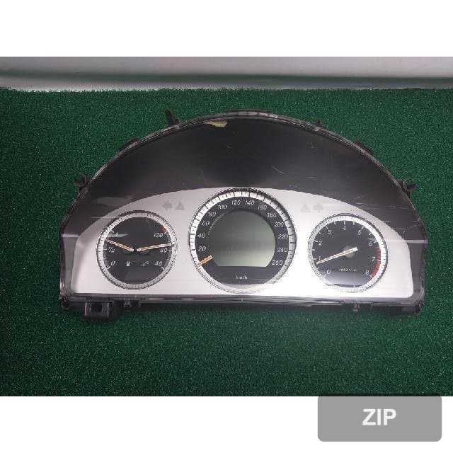 Mercedes-Benz C200 Kompressor 2008 — панель приборов 204 540 3748