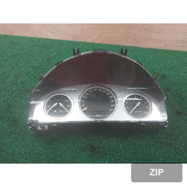 Mercedes-Benz C200 2009 — приборная панель A 204 540 37 48