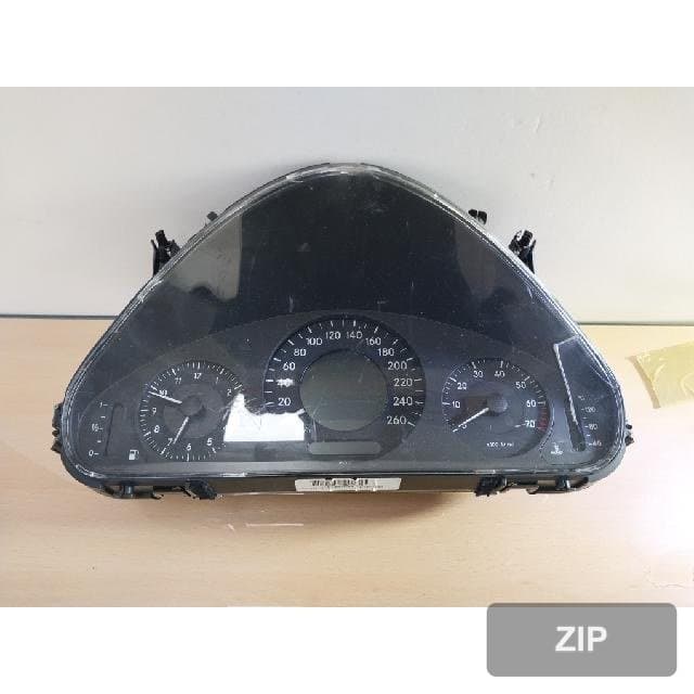 Mercedes-Benz E200 2003 — панель приборов (211 540 3648)