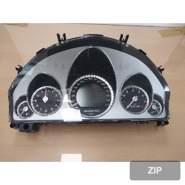 Mercedes-Benz E220 BlueTEC Avantgarde 2012 — панель приборов 212 540 6248
