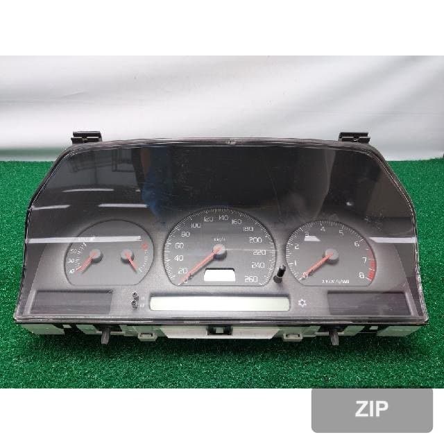 Volvo C70 2003 — приборная панель 9472723