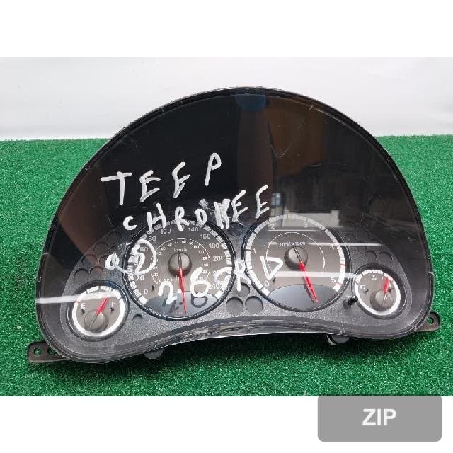 Jeep Cherokee 2005 — панель приборов 56010540AF