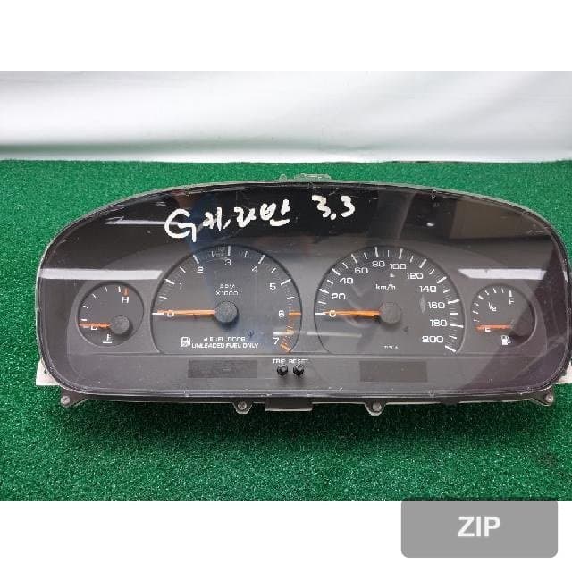 Chrysler Caravan 3.3 2001 — панель приборов 04685622AB
