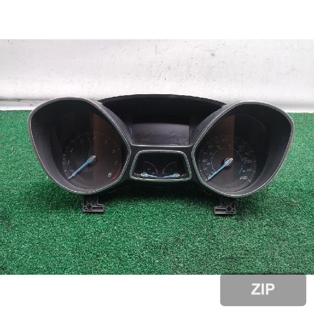 Ford Focus 2012 — приборная панель CM5T-10849-XS