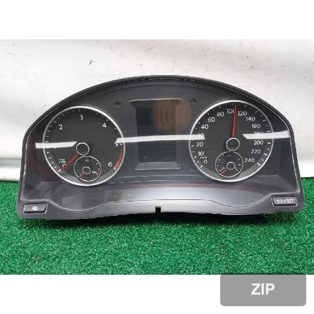 Volkswagen Jetta 2011 — приборная панель 5M0920860E