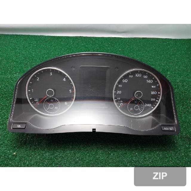 Volkswagen Tiguan 2010 — приборная панель 5N0920872A