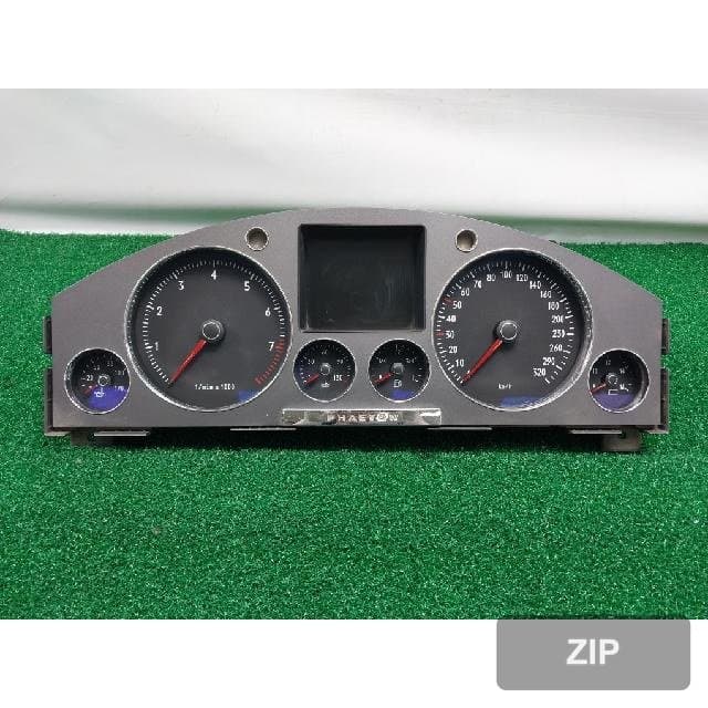 Volkswagen V8 4.2 LWB 2007 — щиток приборов 3D0 920 882S