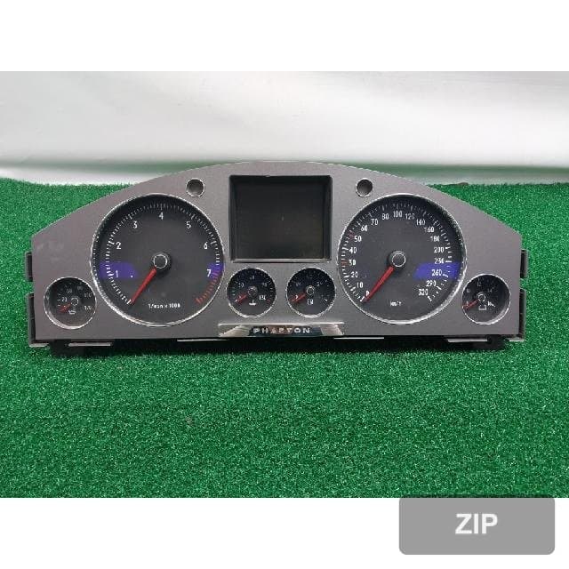 Volkswagen 4.2 2009 — панель приборов 3D0920885M
