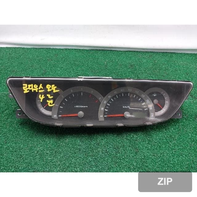 KG모빌리티(쌍용) Rodius 11-местный 4WD RD500 2004 — приборная панель 8020021000
