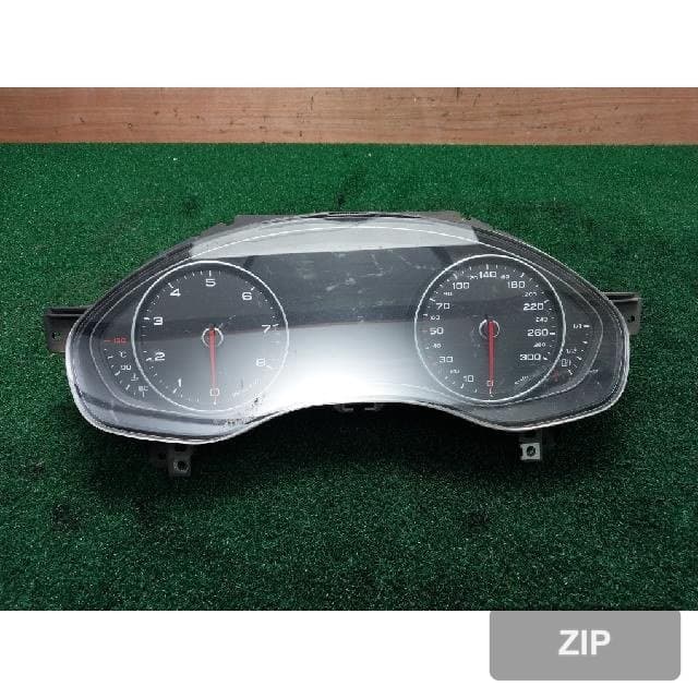 Audi A6 2012 3.0 — панель приборов 4G8920931L