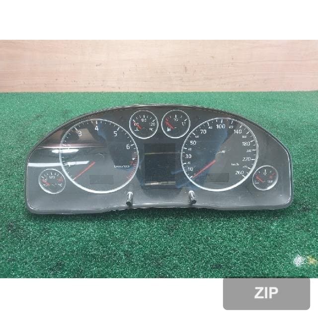 Audi A6 2002 — приборная панель 4B0 920 933N