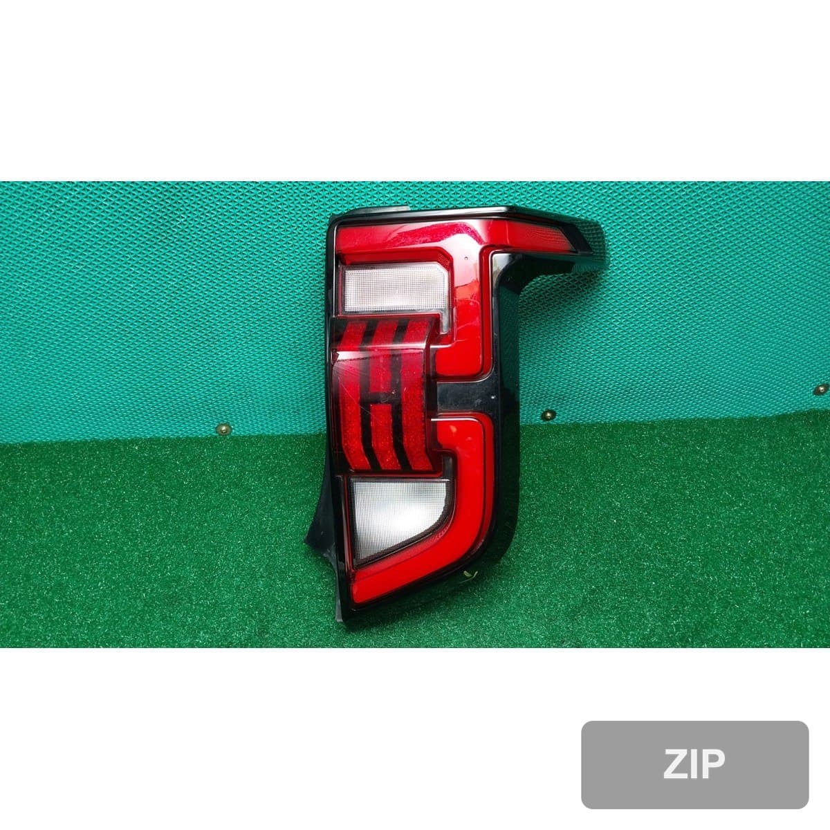KG모빌리티 Torres 1.5 2WD T5 2024 — задний фонарь правый