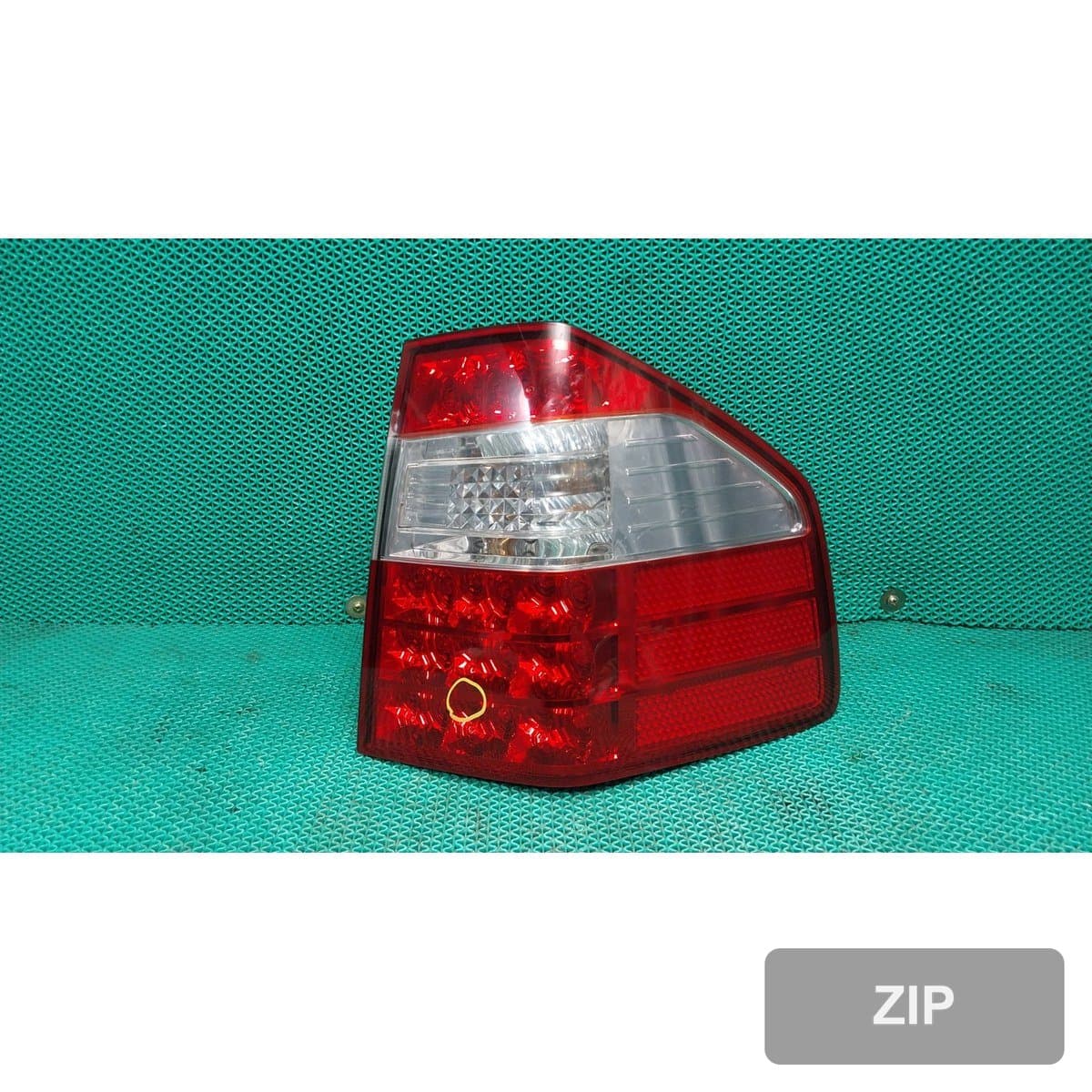 Kia Mohave 2011 — задний фонарь правый 924022J101