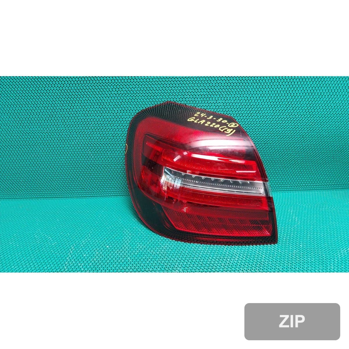 Mercedes-Benz 220 2019 — задний фонарь левый