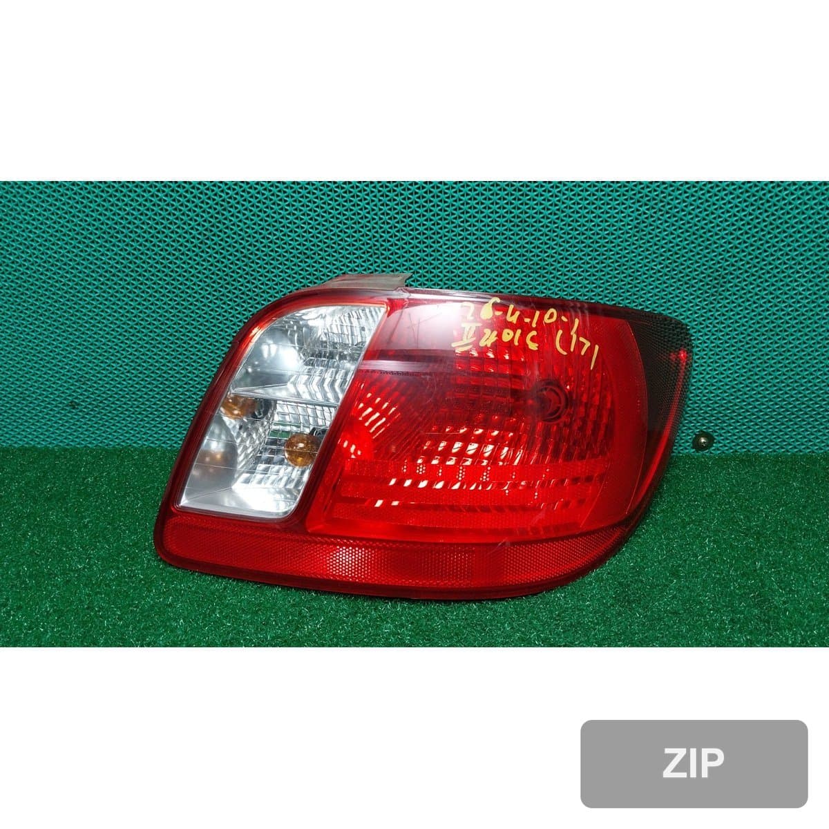 Kia New Pride 2010 — задний фонарь правый 924021G000