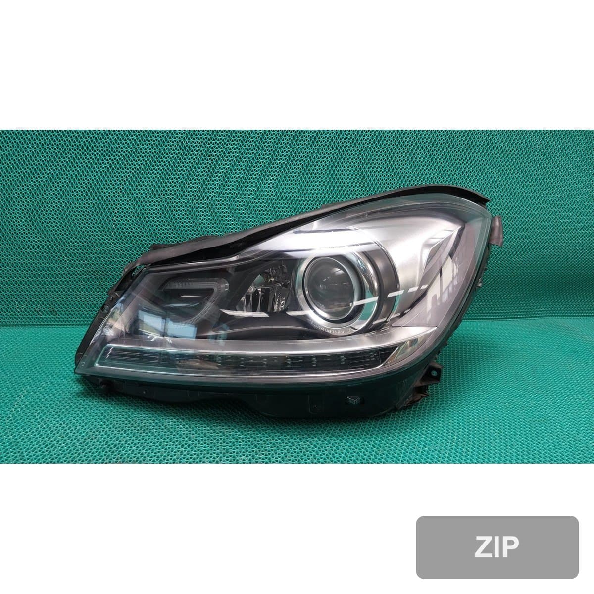 Mercedes-Benz C220 CDI BlueEfficiency 2012 — фара левая