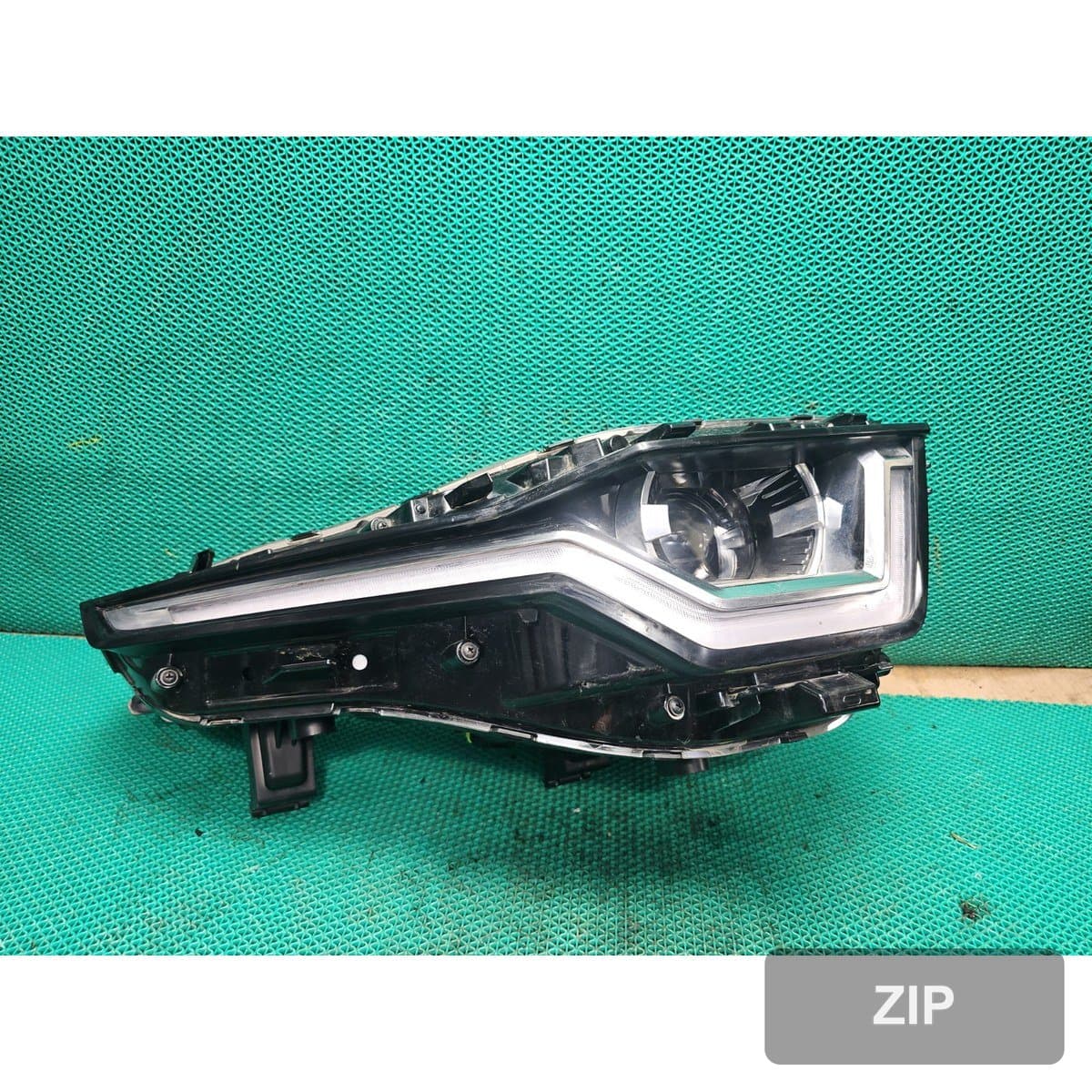 KG모빌리티 Torres 1.5 2WD T5 2024 — фара правая