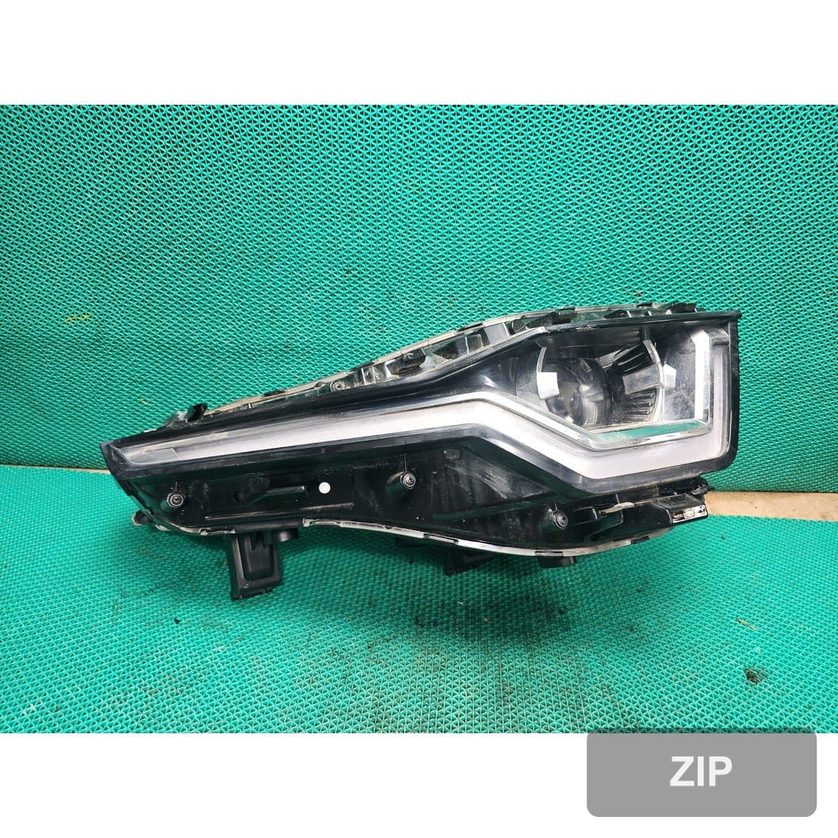 KG Mobility Torres 1.5 2WD T5 2024 — фара правая