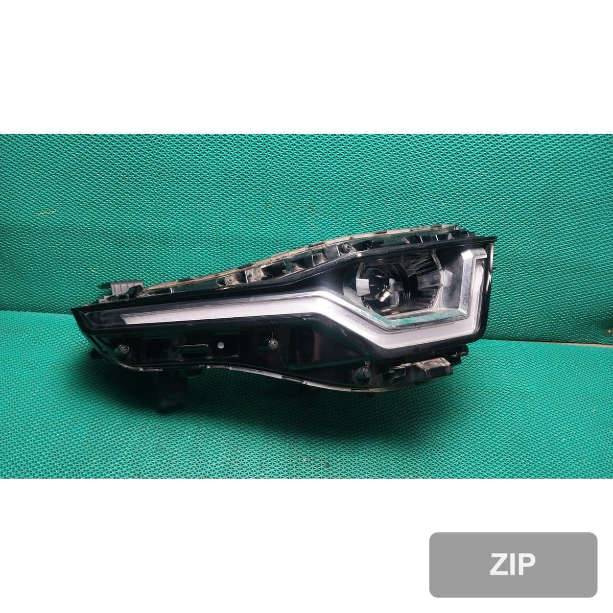 KG모빌리티 Torres 1.5 2WD T5 2022 — фара правая (водительская сторона)