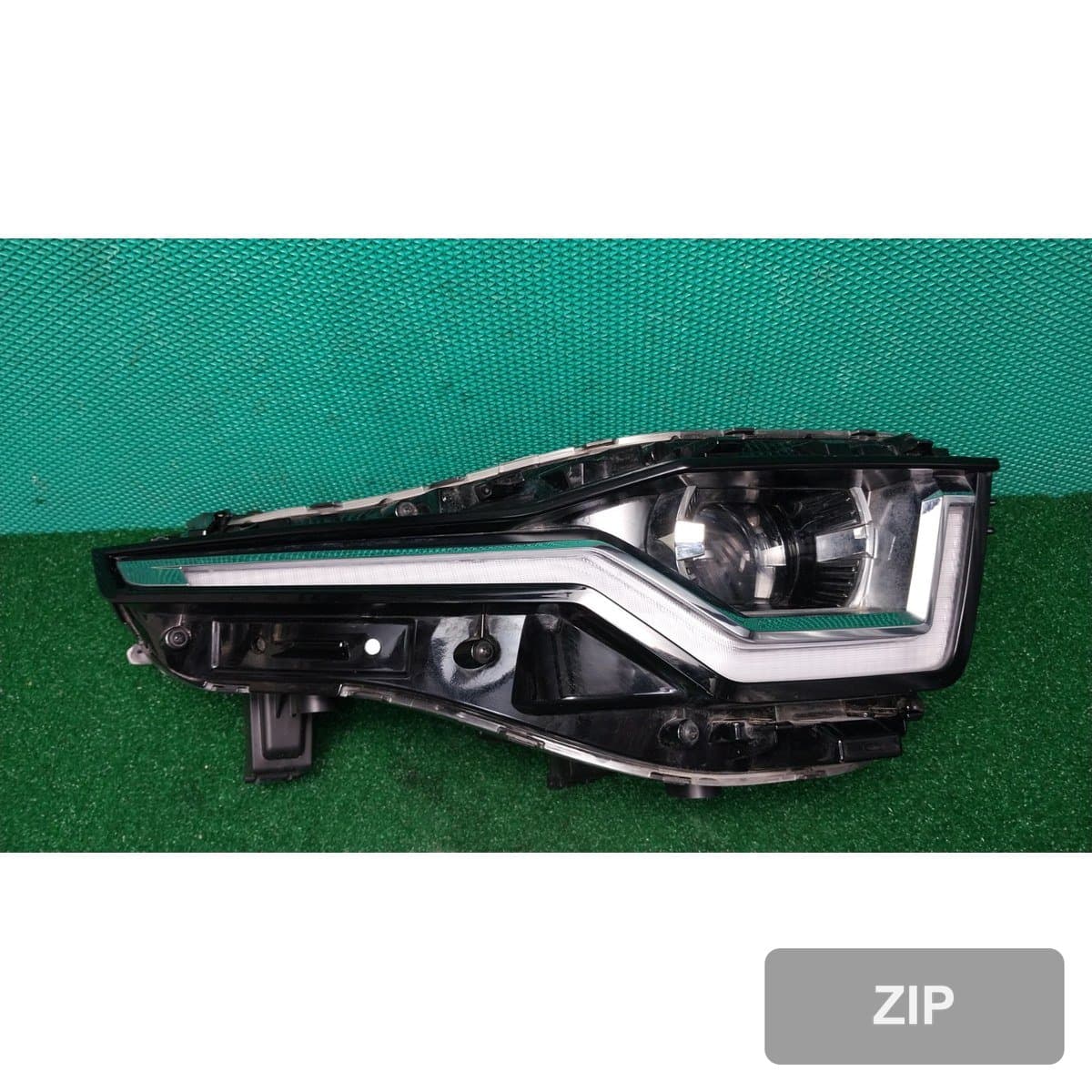 KG Mobility Torres 1.5 2WD T5 2023 — фара правая (со стороны пассажира)