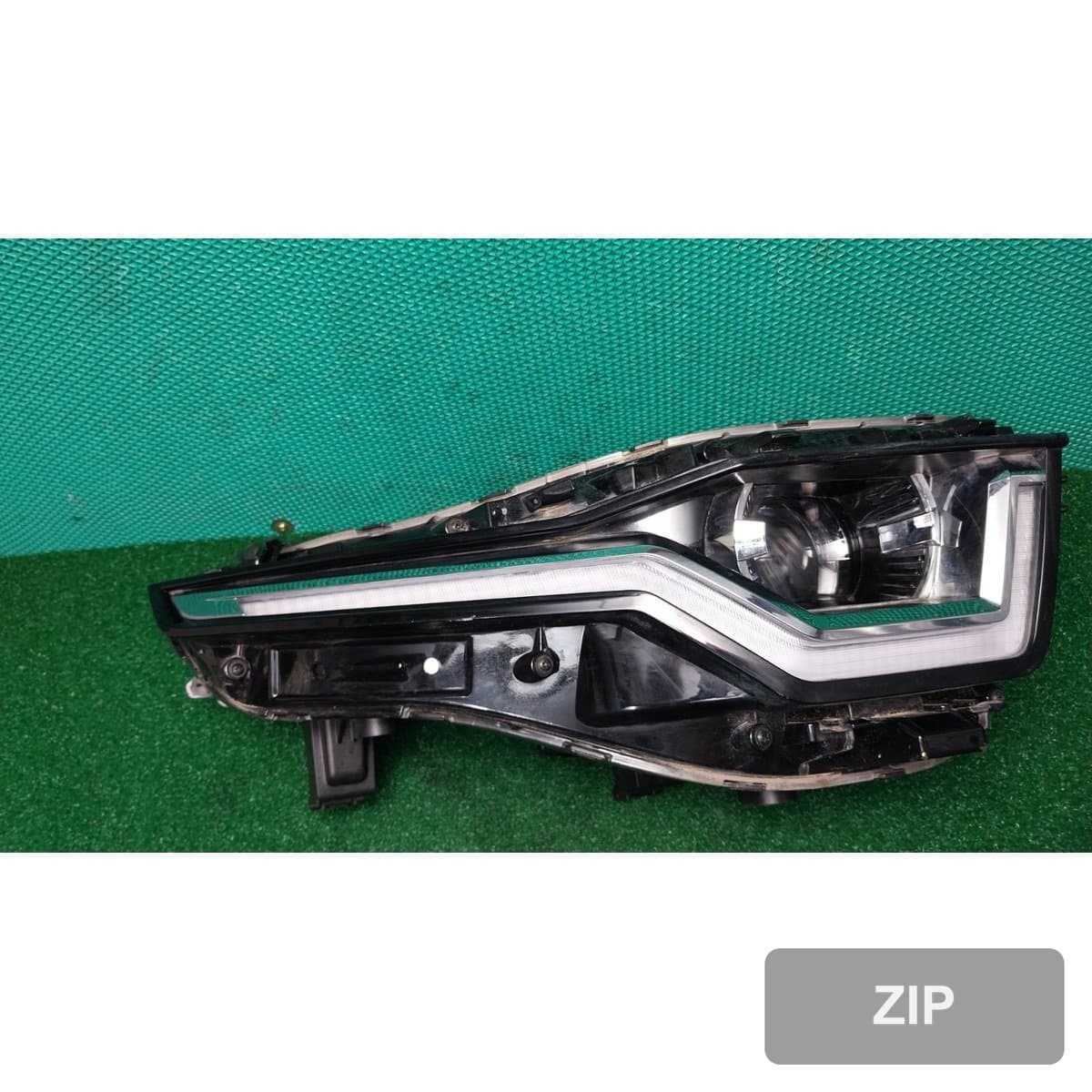 KG Mobility Torres 1.5 2WD T5 2023 — фара правая