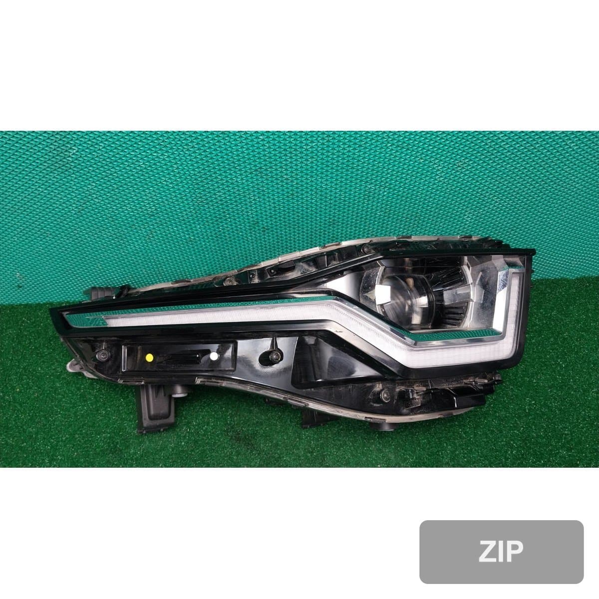 KG모빌리티(쌍용) Torres 1.5 2WD T5 2023 — фара правая (ксенон) 8310241200