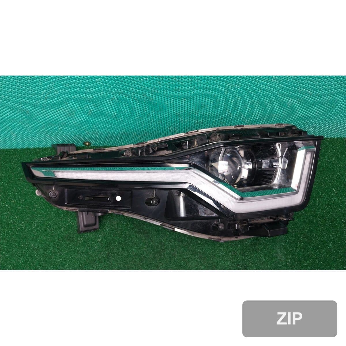 KG Mobility Torres 1.5 2WD T5 2024 — фара правая (пассажирская) 8310241200