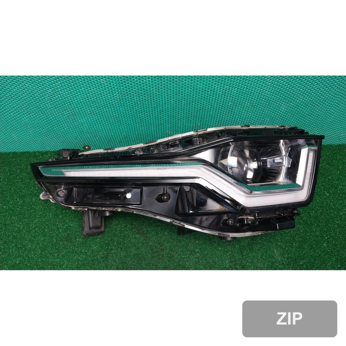 KG Mobility Torres 1.5 2WD T5 2024 — фара правая (ксенон)